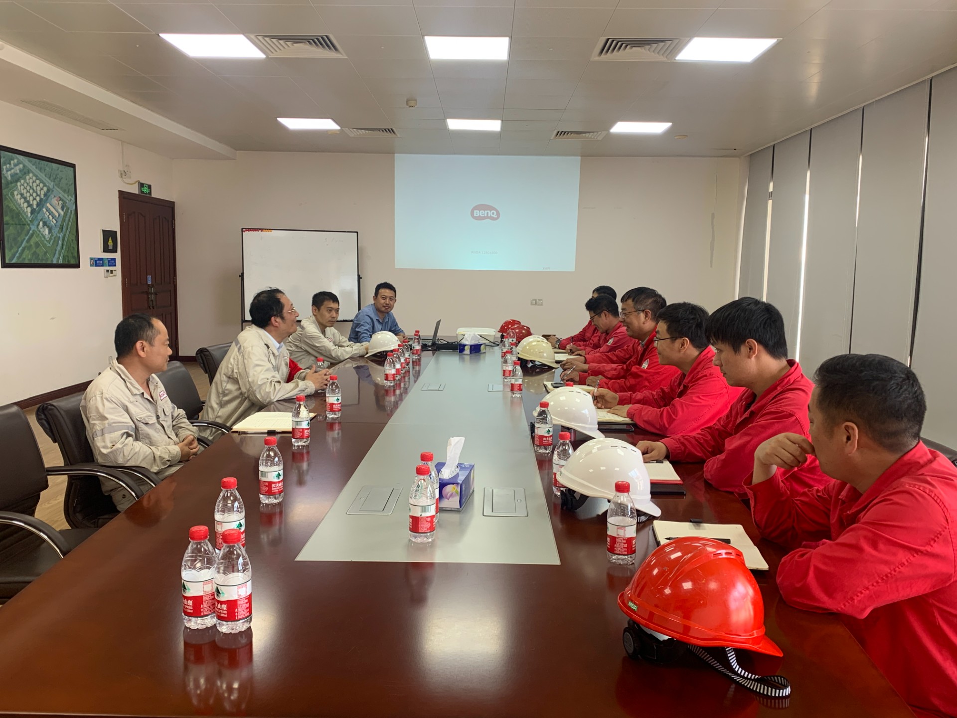 油庫主任呂為勇帶領管理干部前往惠州大亞灣美譽化工倉儲貿易有限公司進行學習